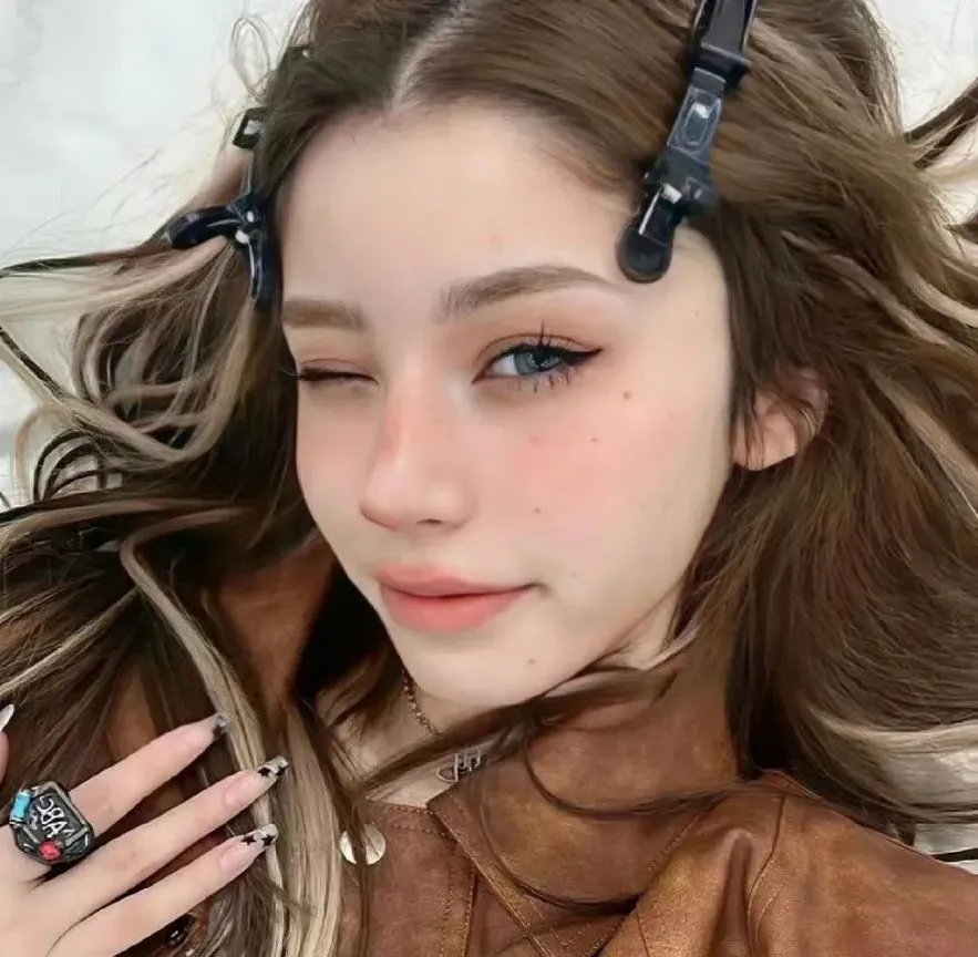 愤怒的黑人女孩与她的怪物